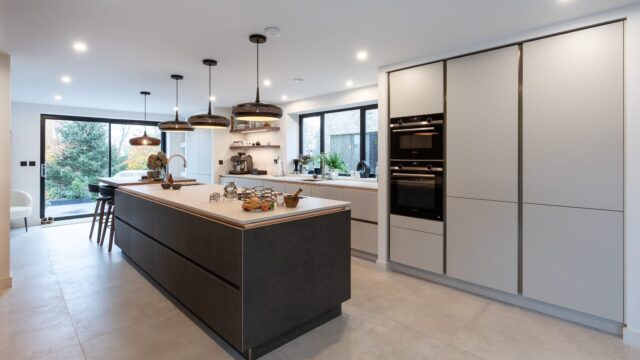 Designing a Kitchen for Entertaining Designing a Kitchen for Entertaining