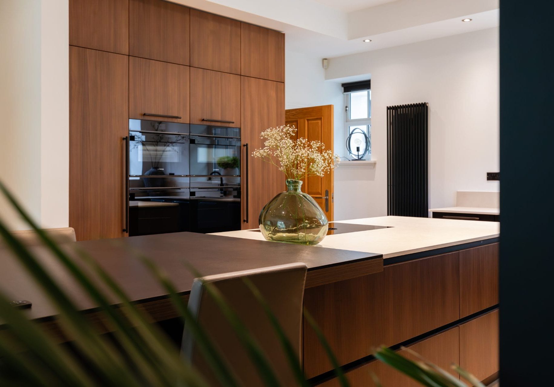 5-1 Modern kitchen in wood with handles