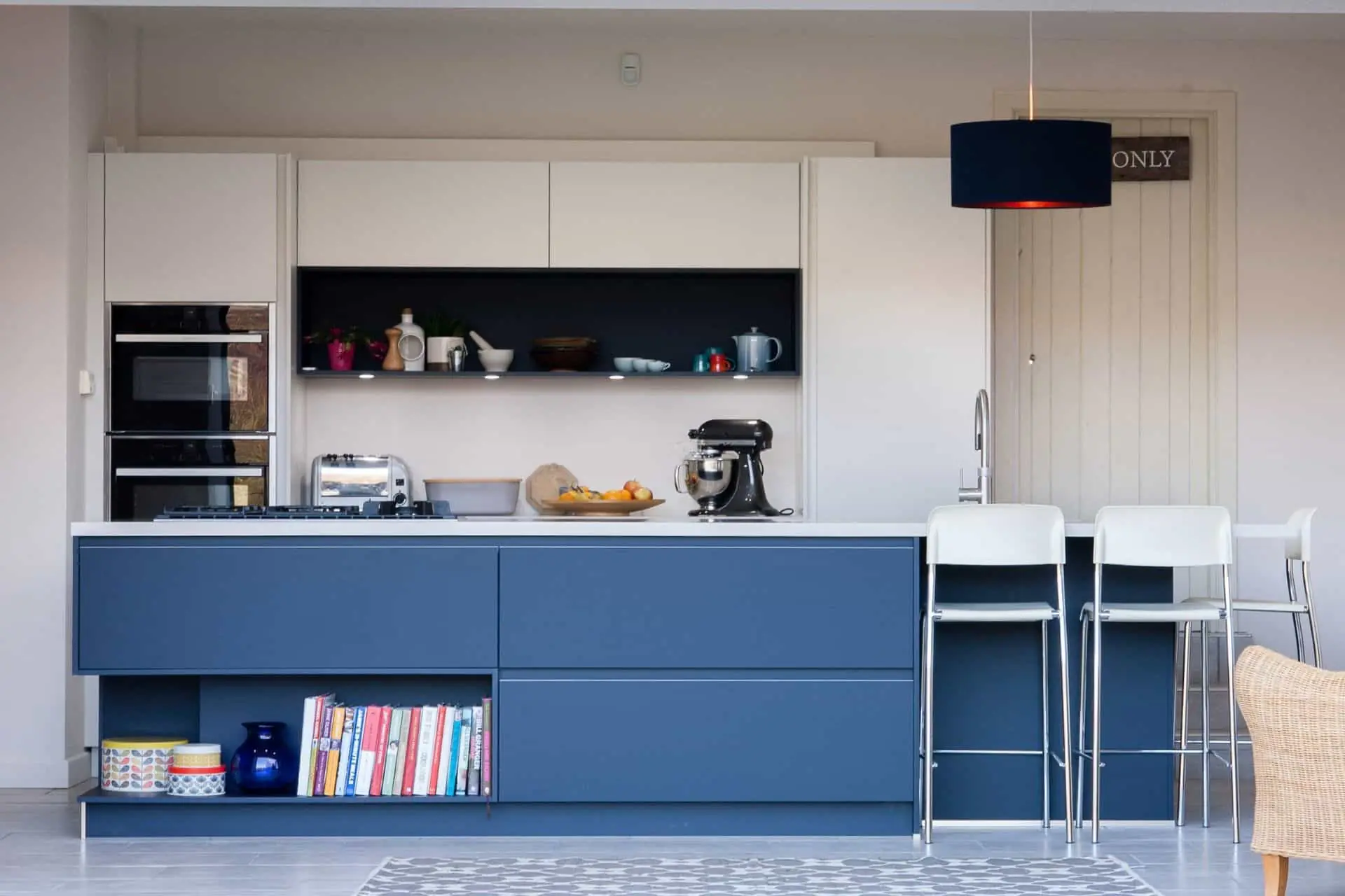 9 Fantastic Ways To Add Character To Your Contemporary Kitchen Modern Blue Handleless Kitchen