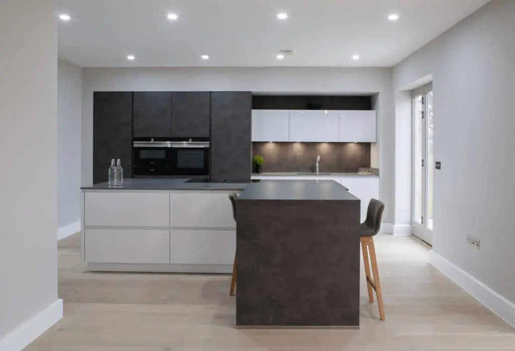 How To Achieve The Perfect Kitchen Lighting Super white & dark cement handleless kitchen