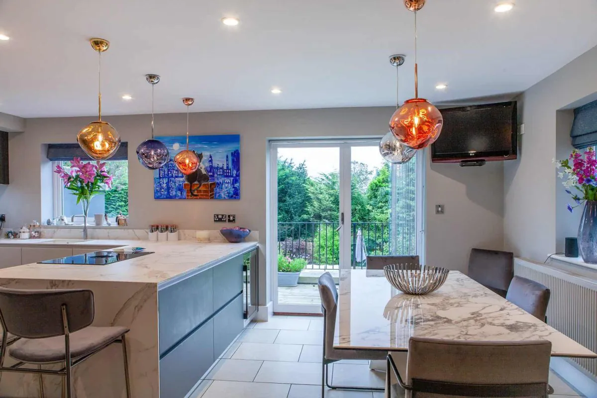 LET THE LIGHT IN – CHOOSING THE PERFECT LIGHTING FOR YOUR KITCHEN LET THE LIGHT IN – CHOOSING THE PERFECT LIGHTING FOR YOUR KITCHEN