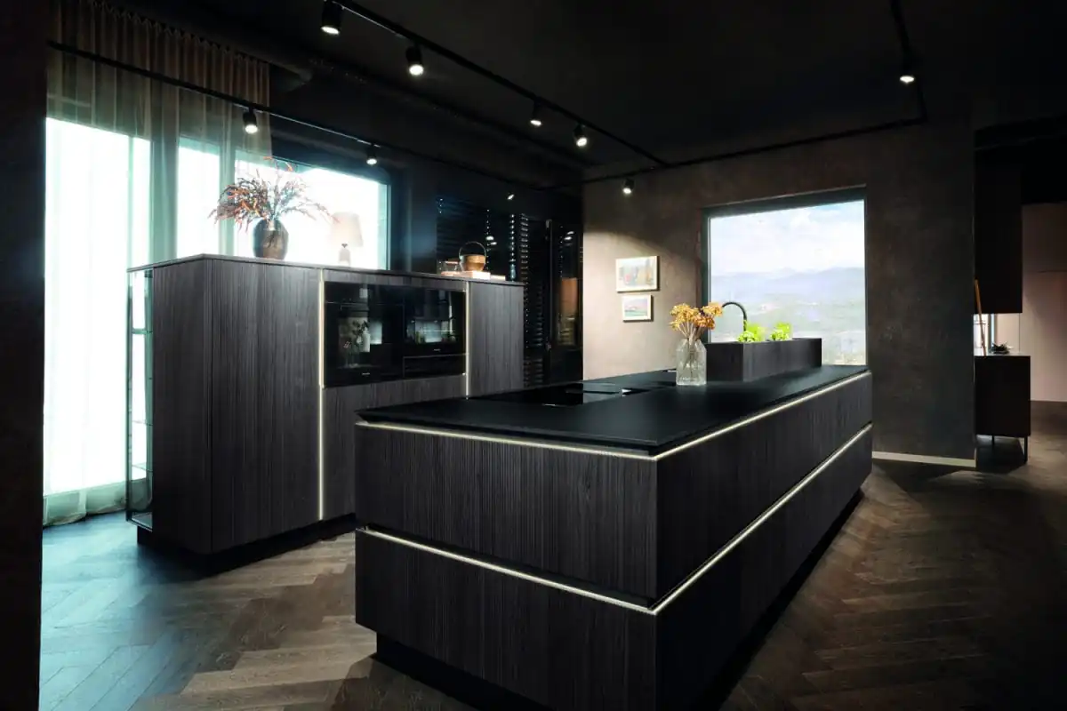 LET THE LIGHT IN – CHOOSING THE PERFECT LIGHTING FOR YOUR KITCHEN LET THE LIGHT IN – CHOOSING THE PERFECT LIGHTING FOR YOUR KITCHEN